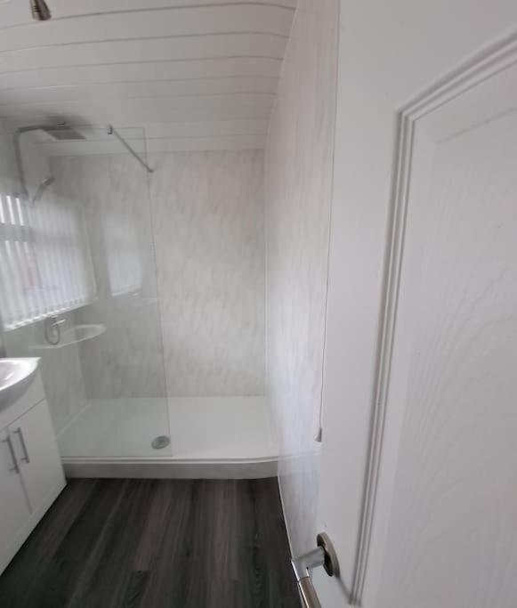 1 Bed Apart Dowlais Extérieur photo